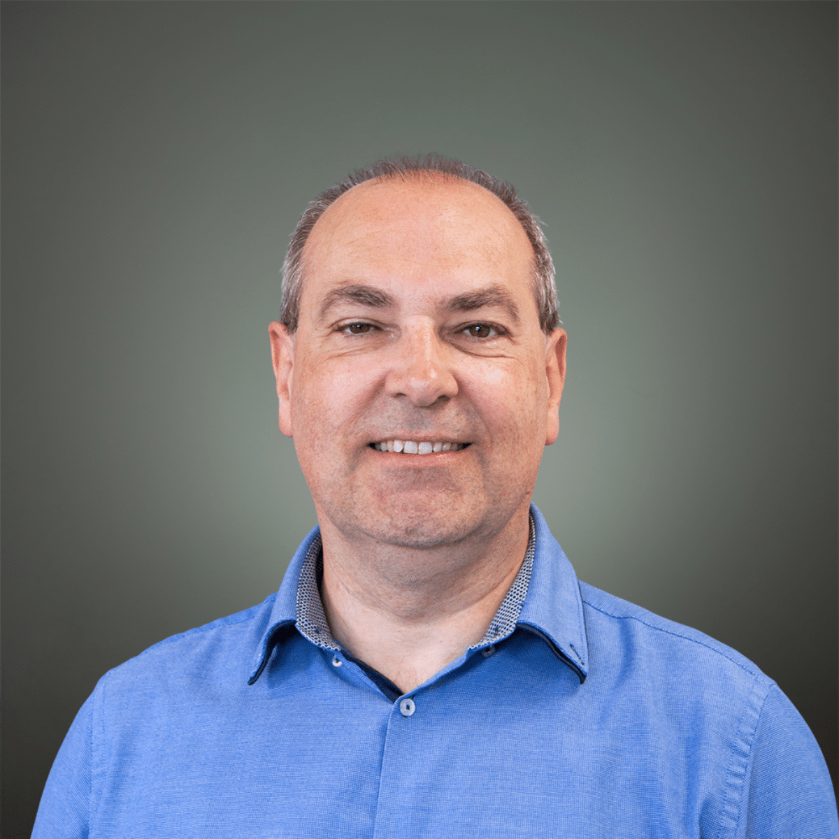 Jan Hajkowski – Headshot, new background